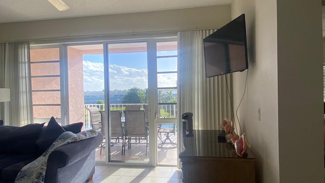 Photo of Livingroom in Bell Channel Bay