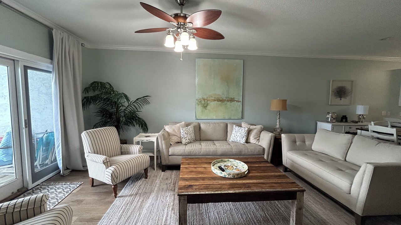Photo of Livingroom in Orange Beach East
