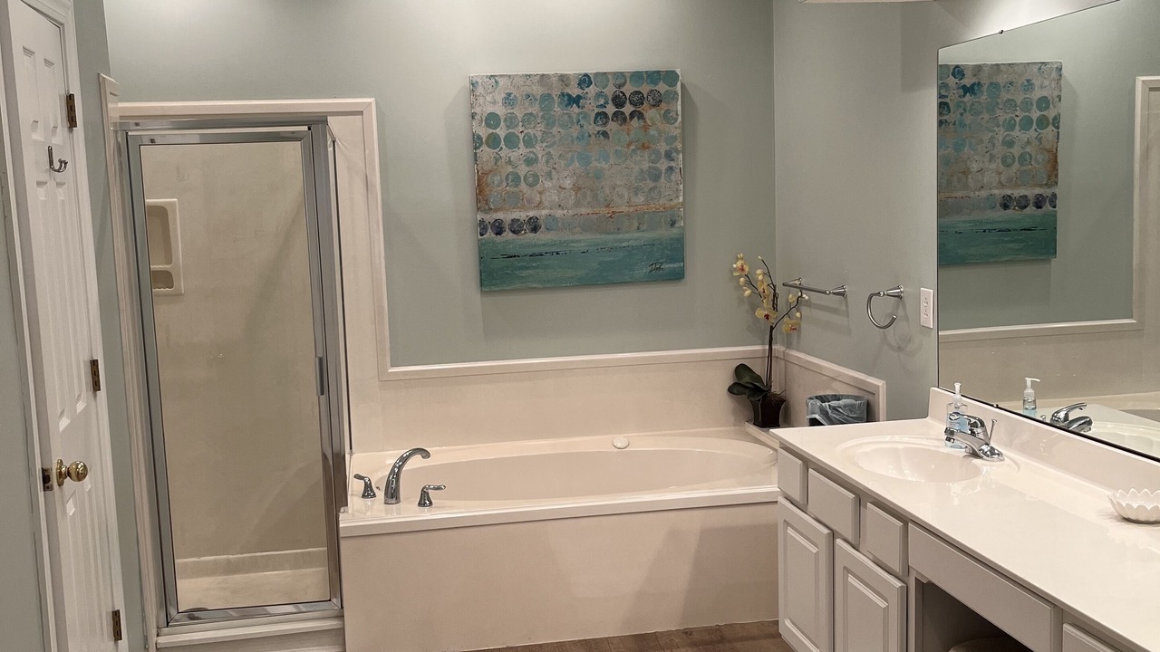 Photo of Bathroom in Orange Beach East
