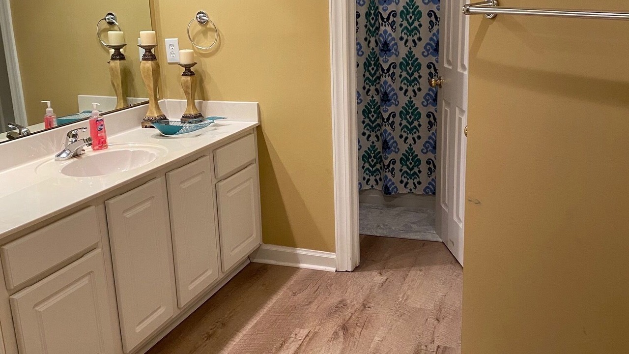 Photo of Bathroom in Orange Beach East