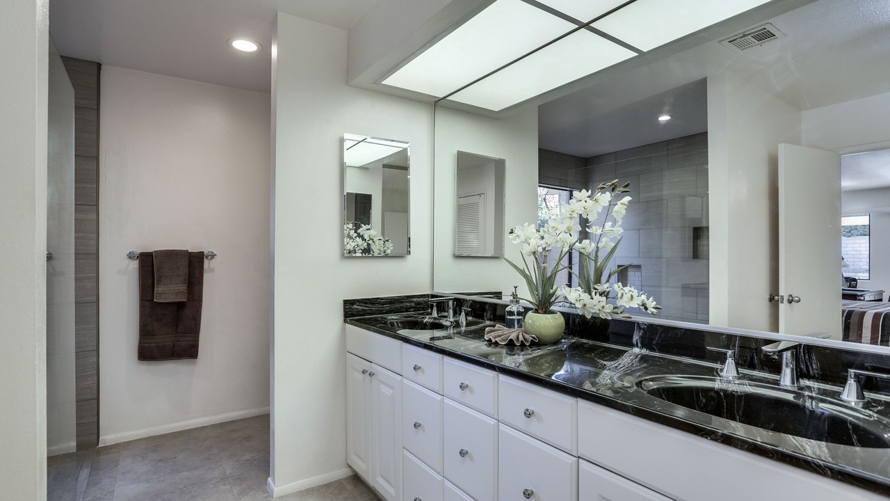 Photo of Bathroom in Araby
