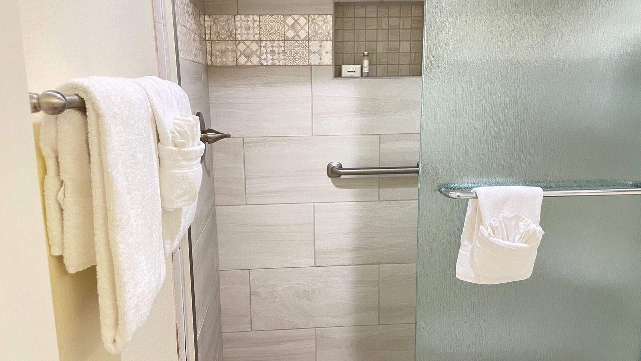 Photo of Bathroom in Orange Beach East