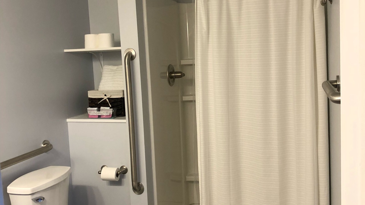 Photo of Bathroom in Geneva-on-the-Lake