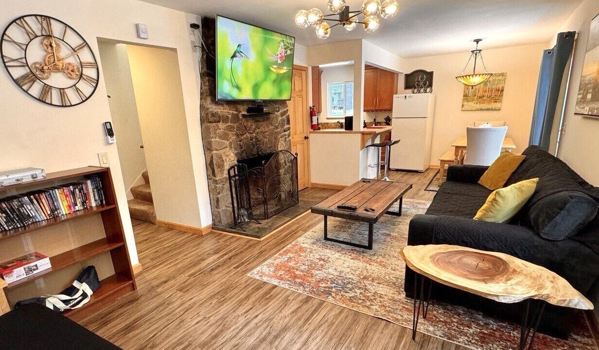 Photo of Livingroom in Tahoe Pines
