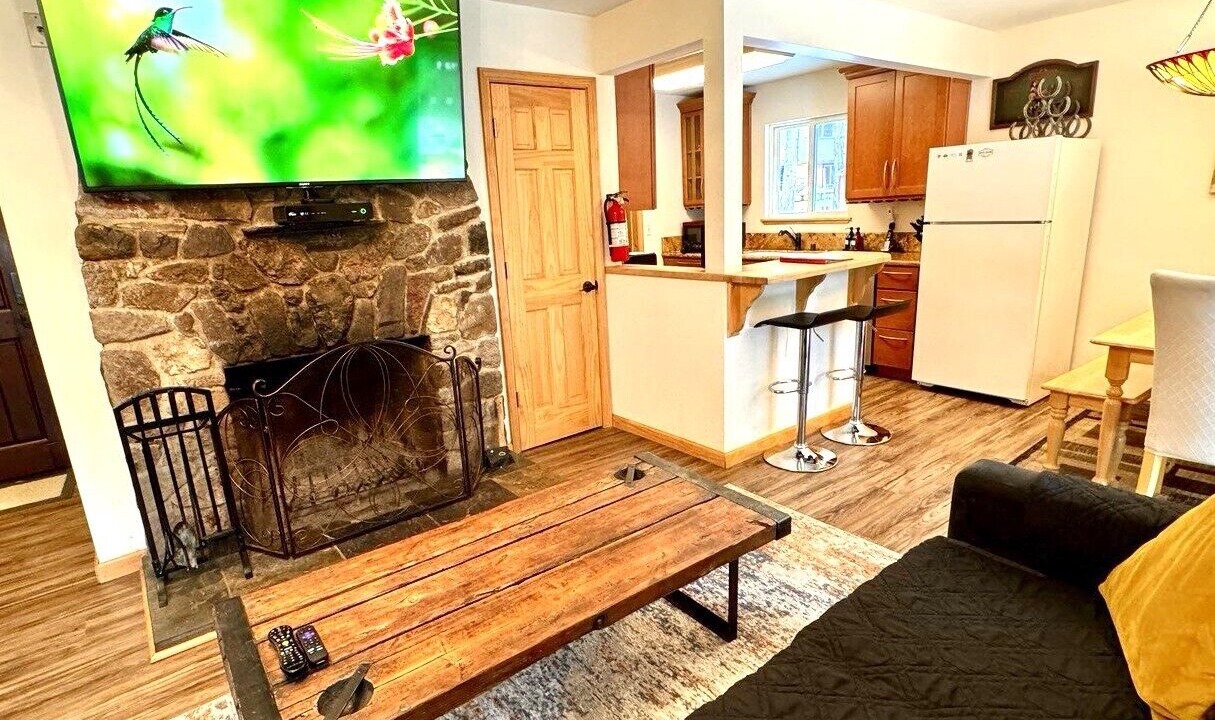 Photo of Livingroom in Tahoe Pines