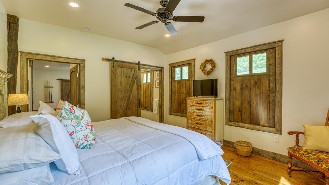 Photo of Bedroom in Asheville
