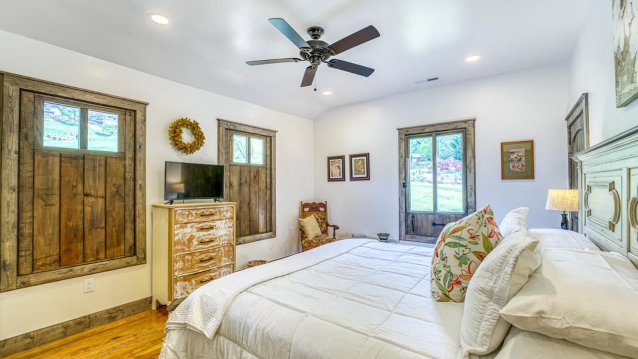 Photo of Bedroom in Asheville