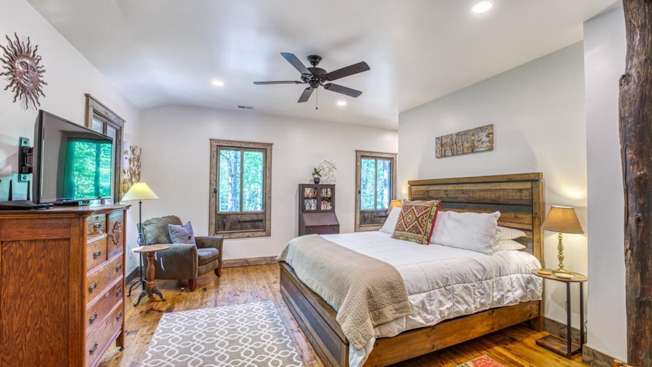 Photo of Bedroom in Asheville