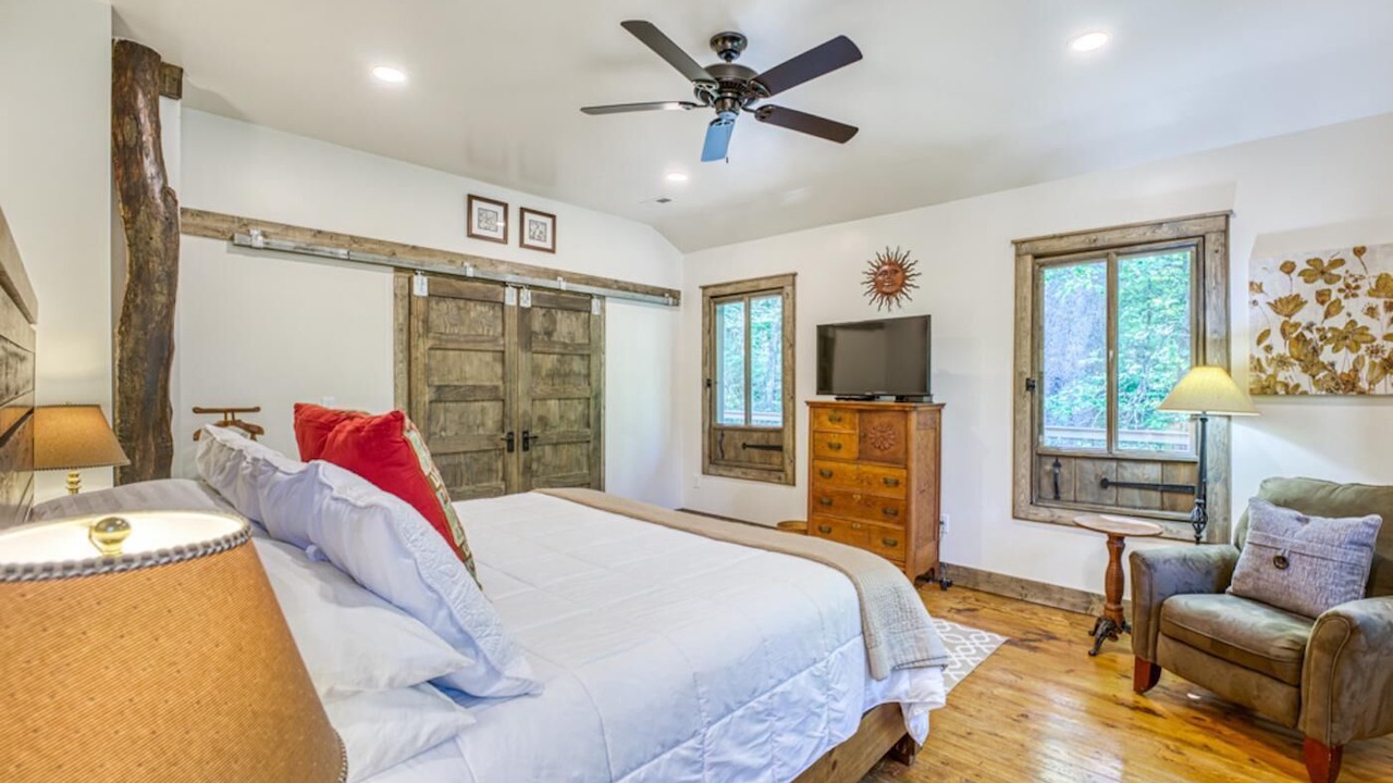 Photo of Bedroom in Asheville