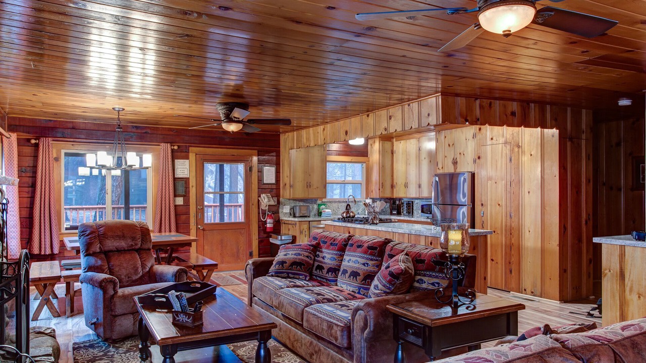 Photo of Livingroom in North Wawona