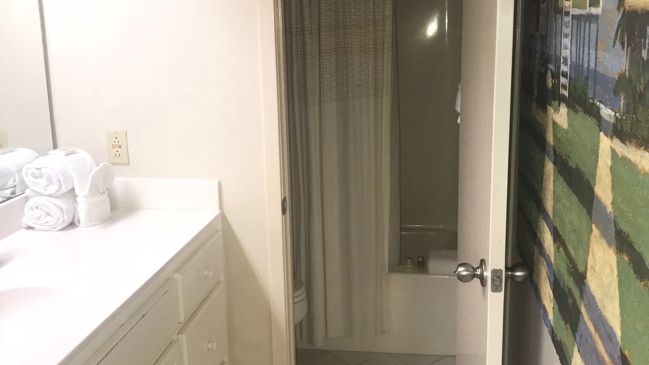 Photo of Bathroom in Orange Beach East