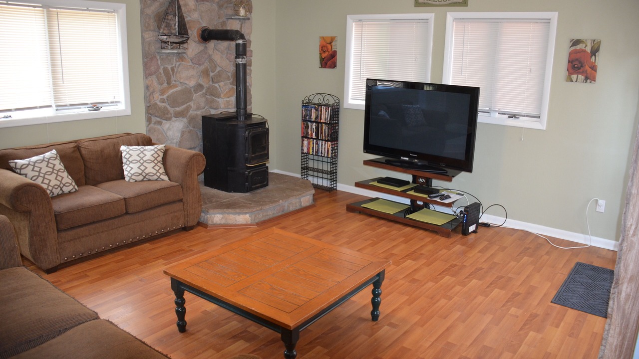 Photo of Livingroom in Town of Richmond