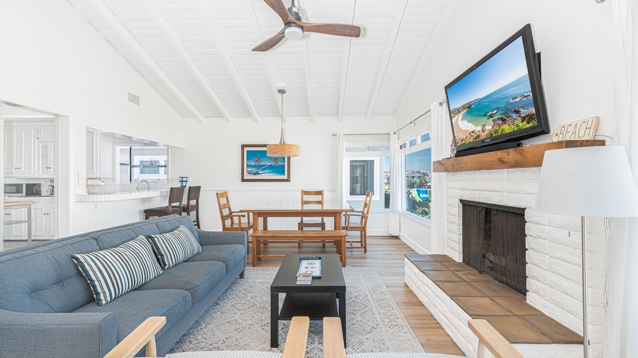 Photo of Livingroom in Balboa Peninsula