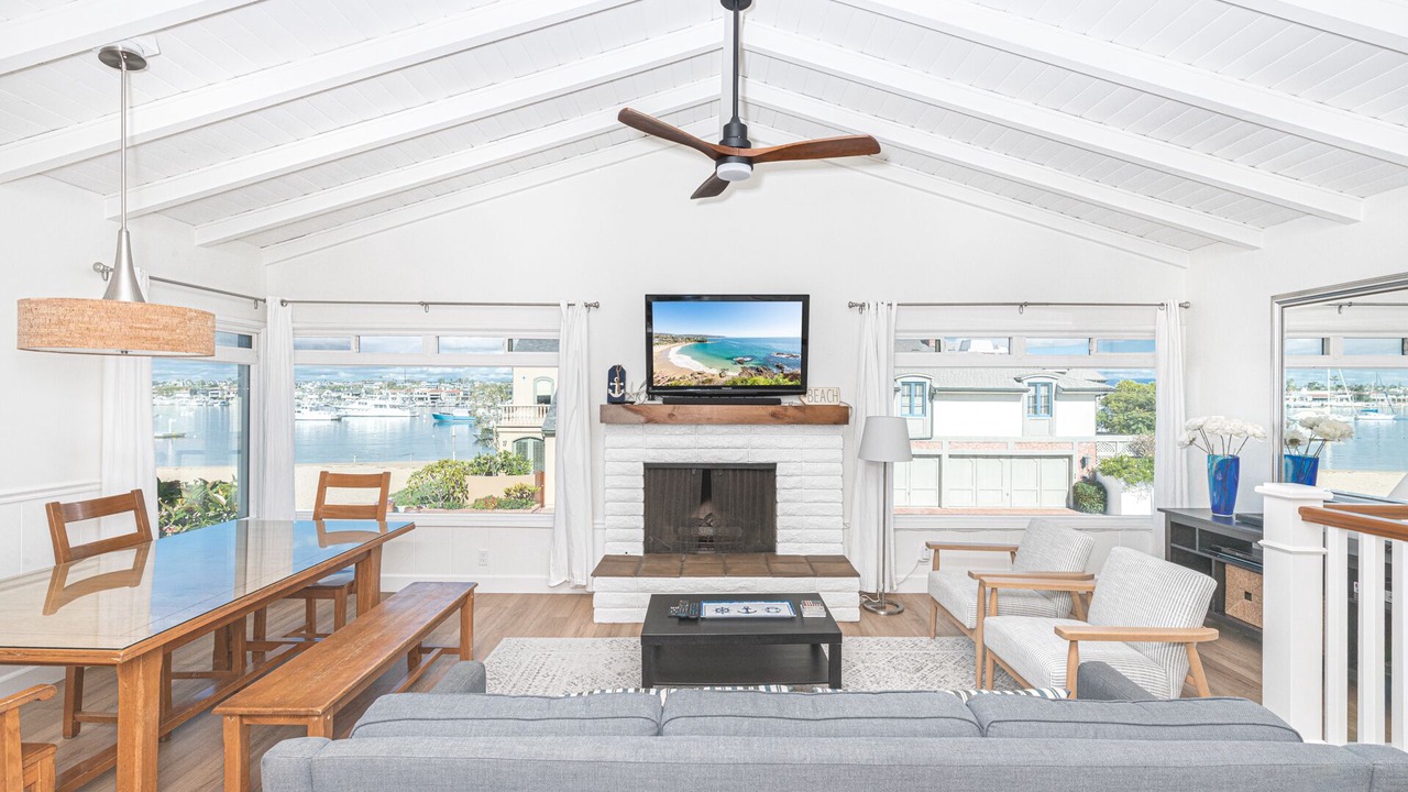 Photo of Livingroom in Balboa Peninsula