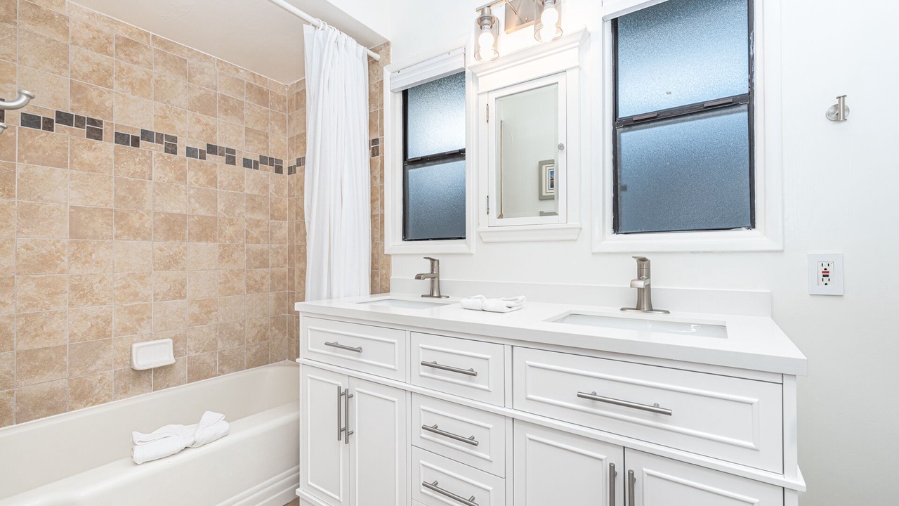 Photo of Bathroom in Balboa Peninsula