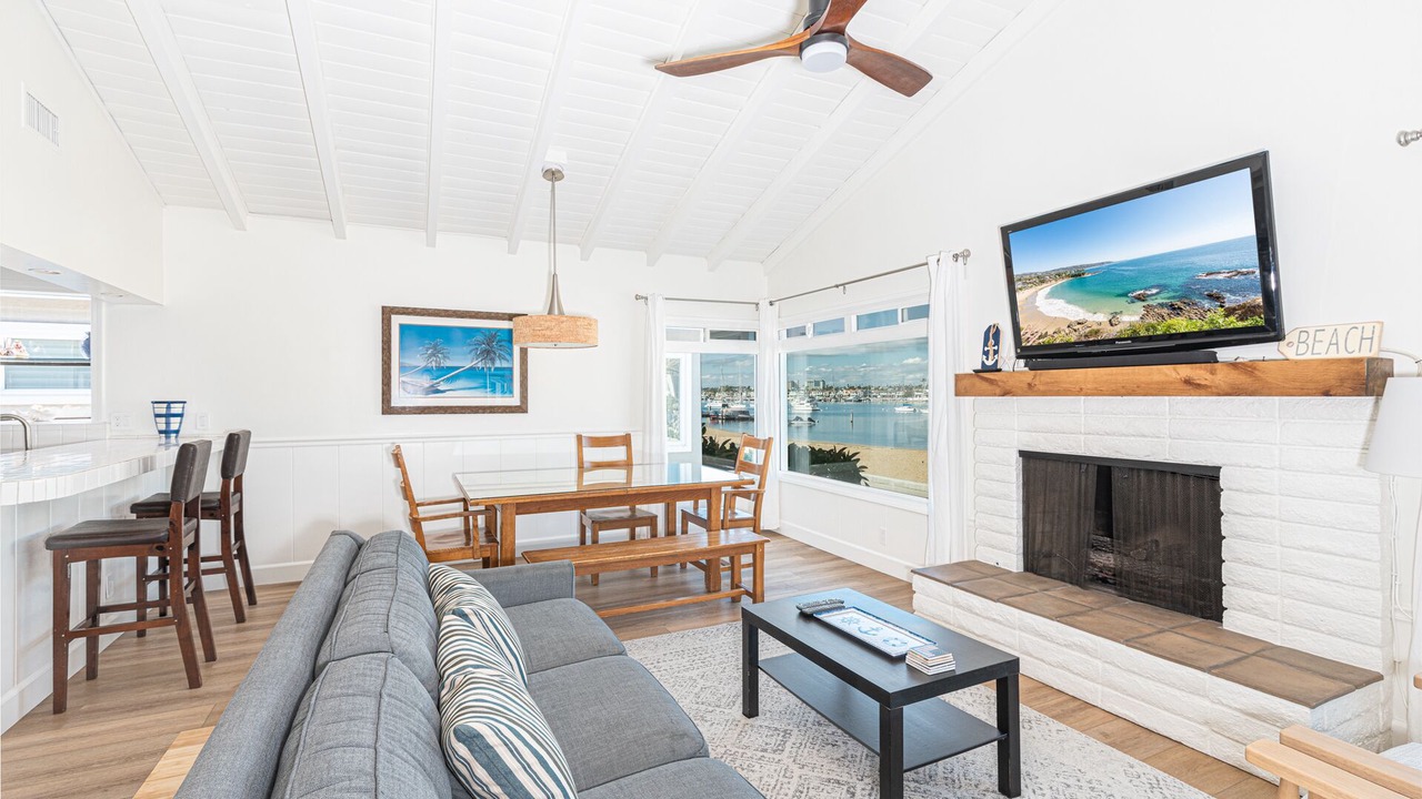 Photo of Livingroom in Balboa Peninsula