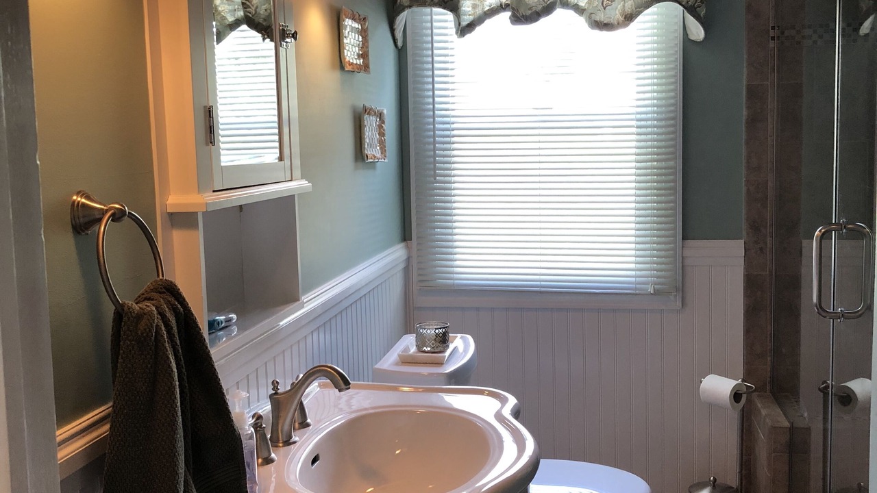 Photo of Bathroom in Romulus