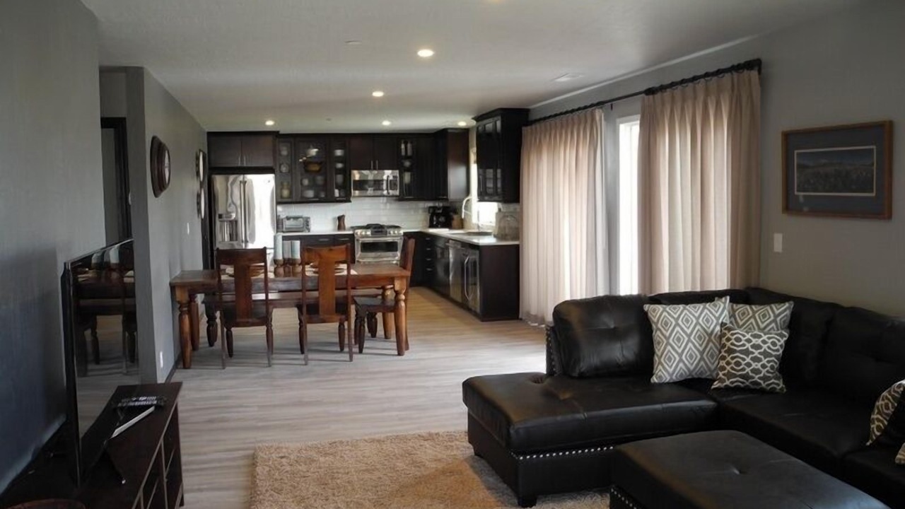Photo of Livingroom in Crowley Lake