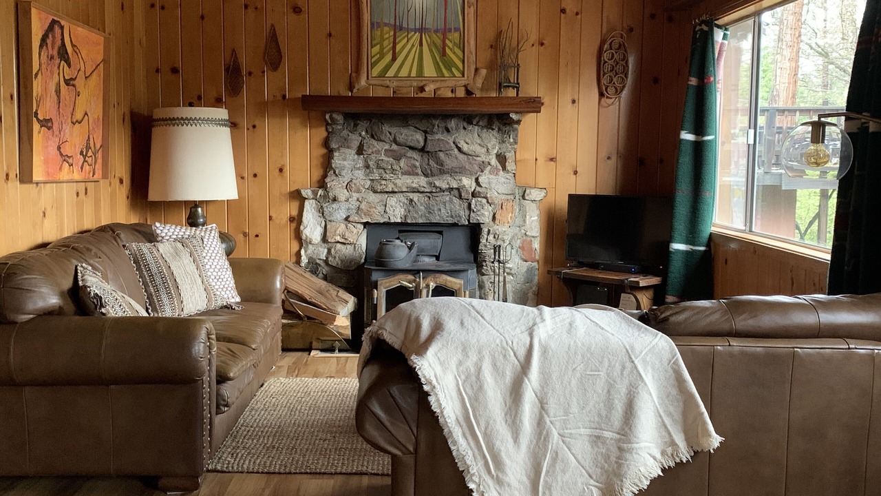 Photo of Livingroom in Camp Nelson