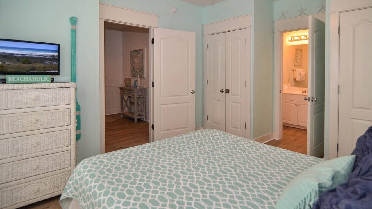 Photo of Bedroom in Seacrest Beach