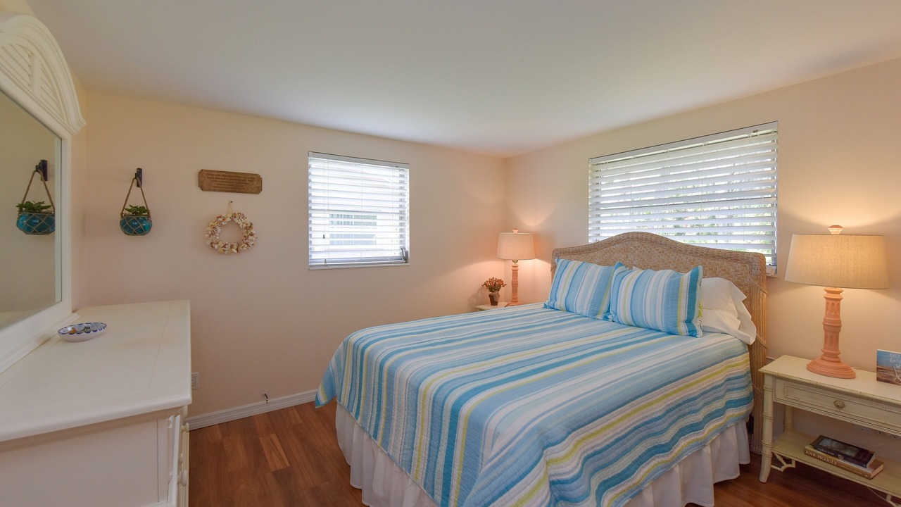 Photo of Bedroom in Gulf Gate Estates