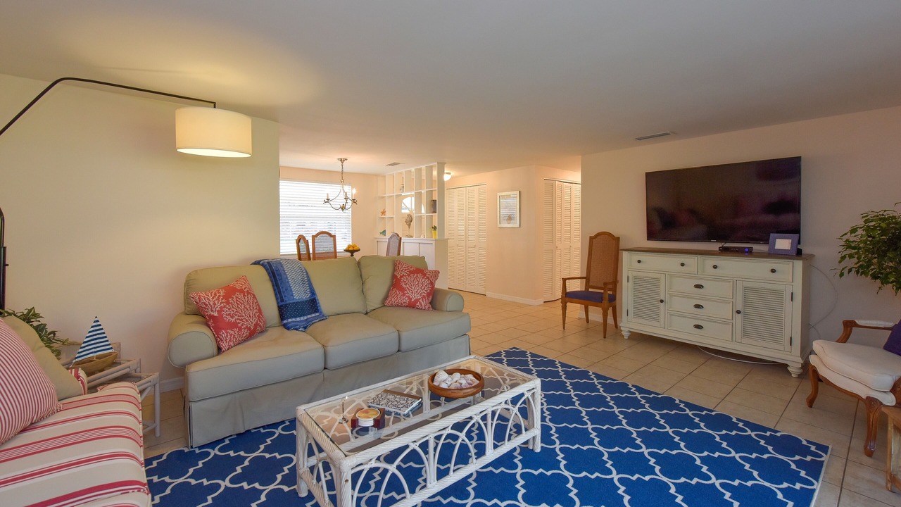 Photo of Livingroom in Gulf Gate Estates
