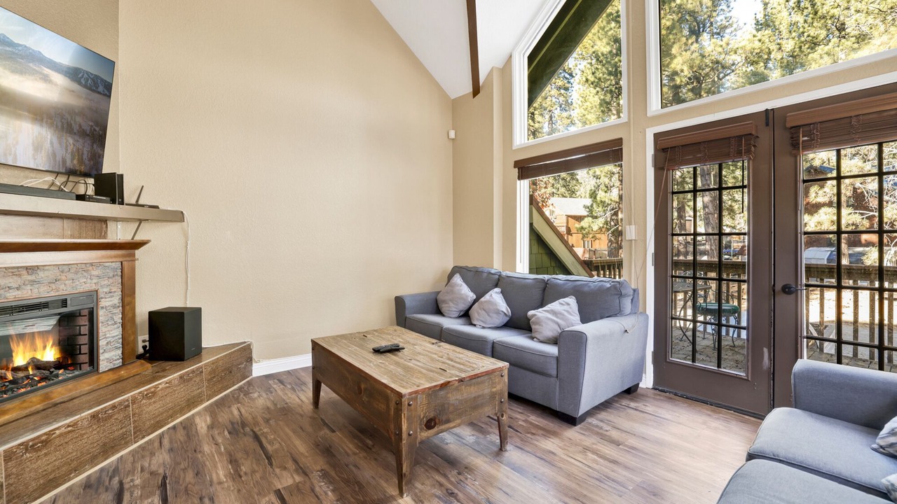 Photo of Livingroom in Fawnskin