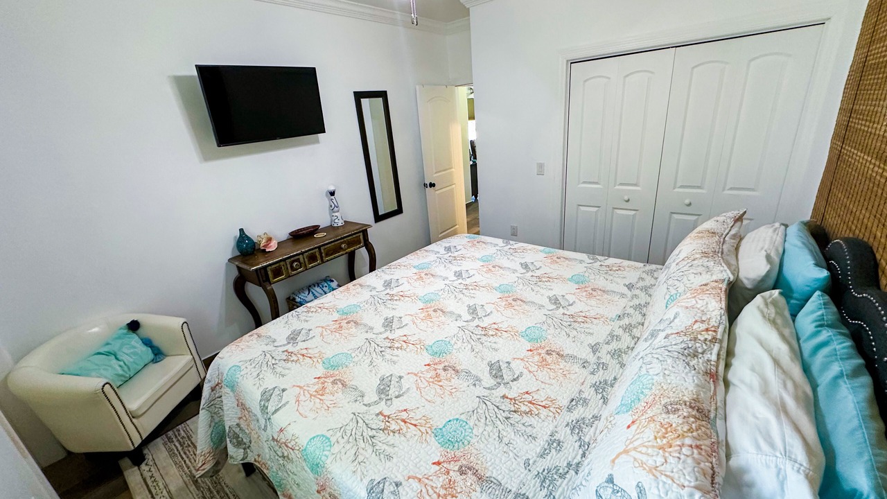 Photo of Bedroom in Spanish Wells