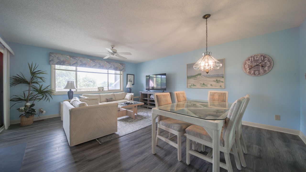 Photo of Livingroom in Oak Island