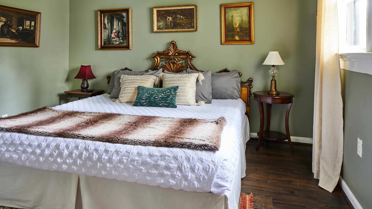 Photo of Bedroom in Crestline Heights