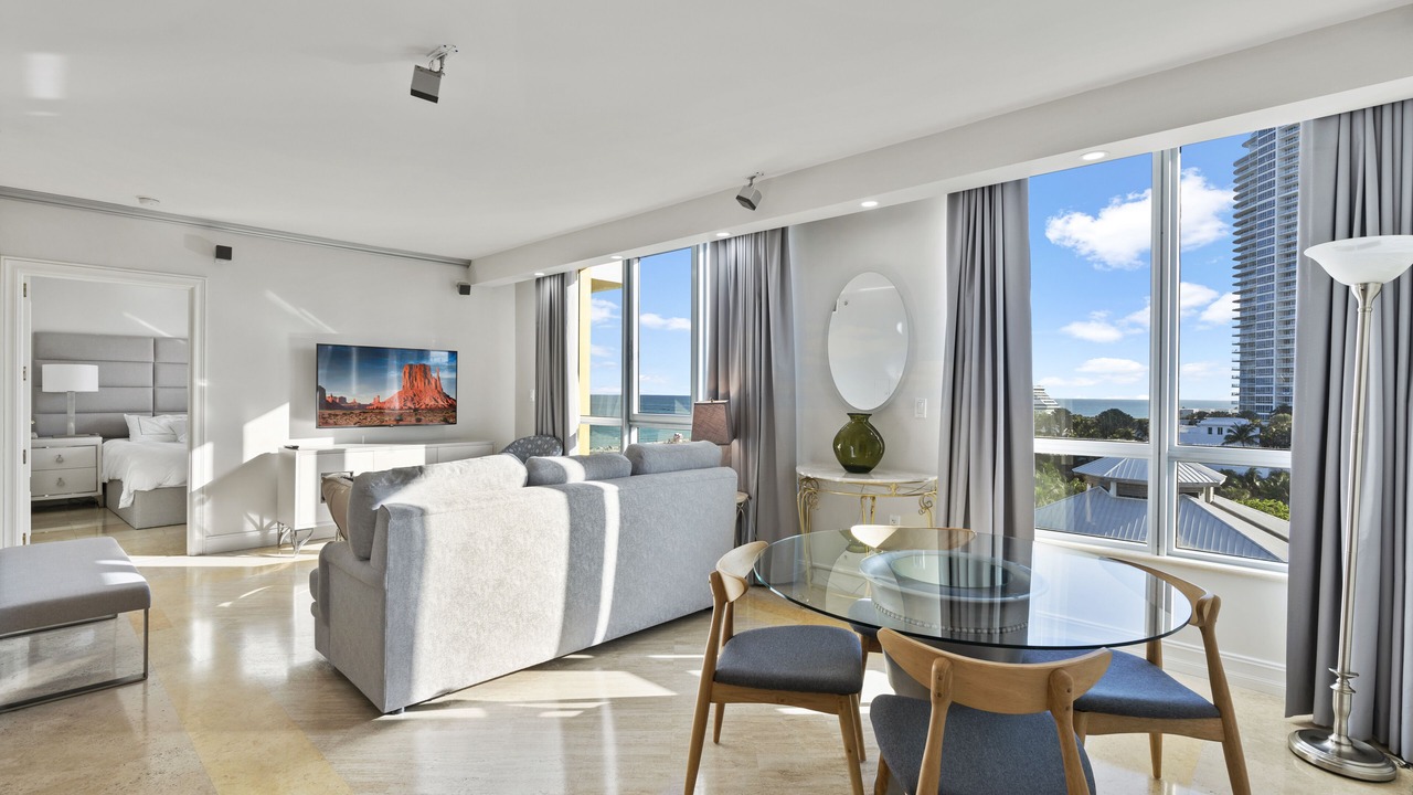 Photo of Livingroom in South of Fifth