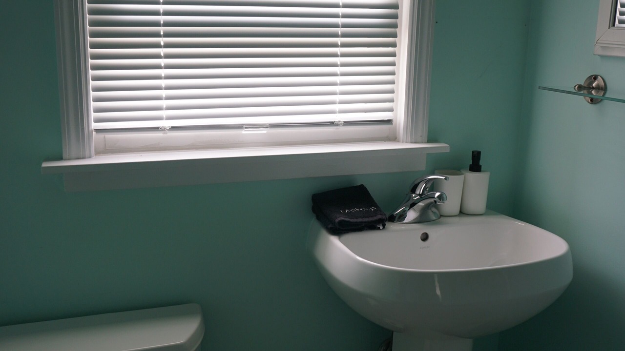 Photo of Bathroom in Wall