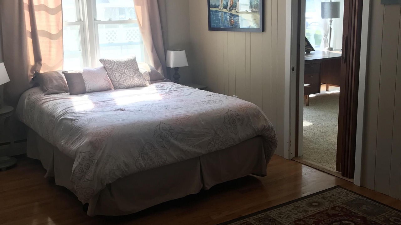 Photo of Bedroom in Melrose Park