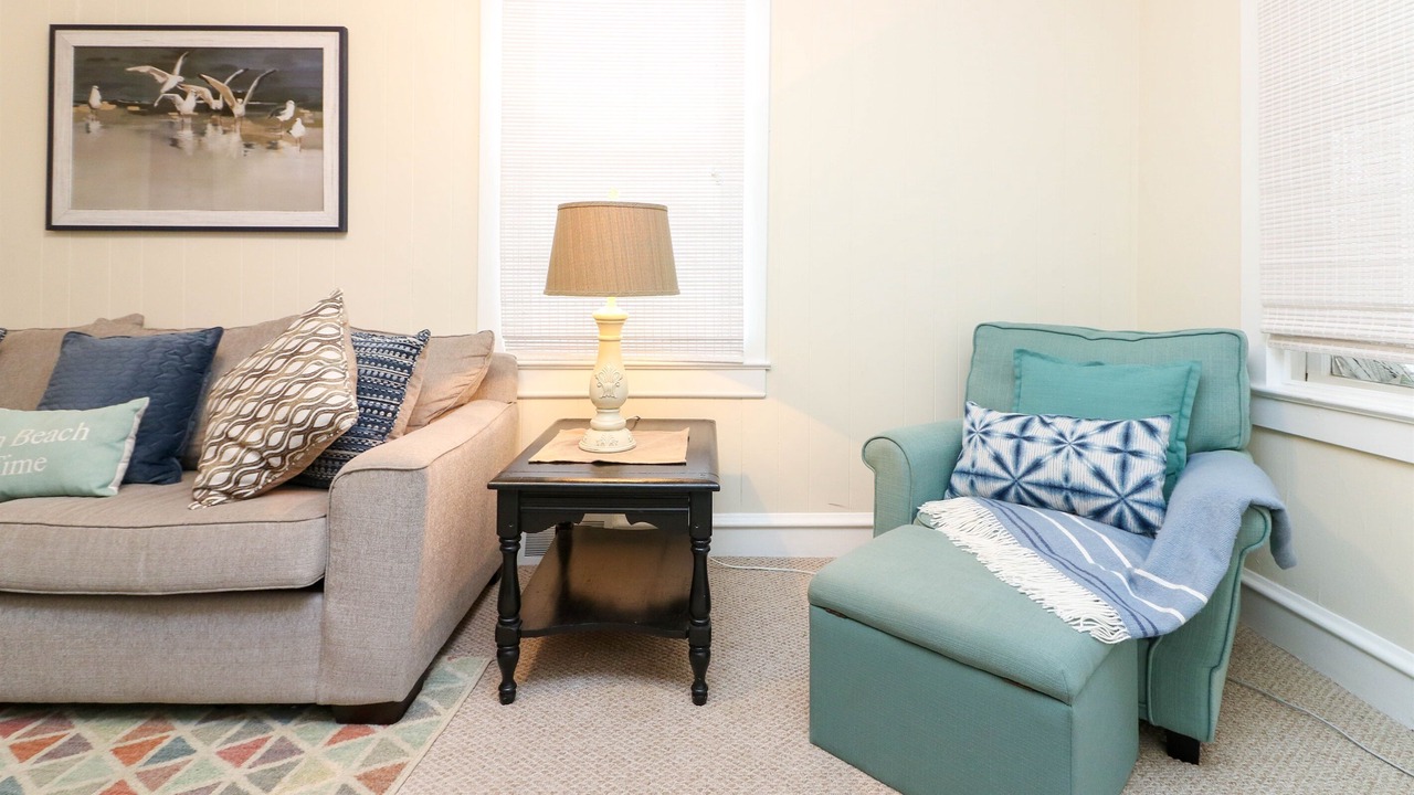 Photo of Livingroom in Town Bank