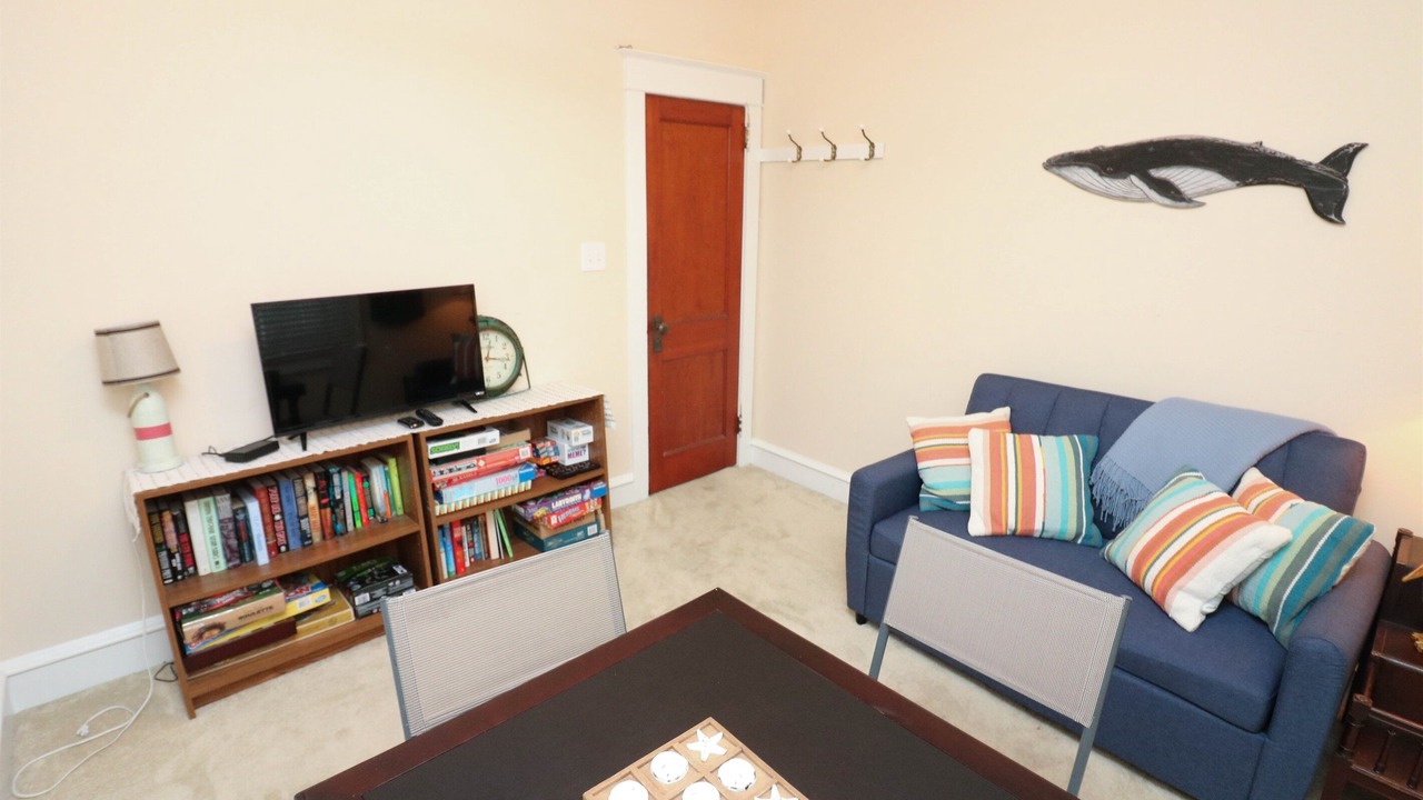 Photo of Livingroom in Town Bank