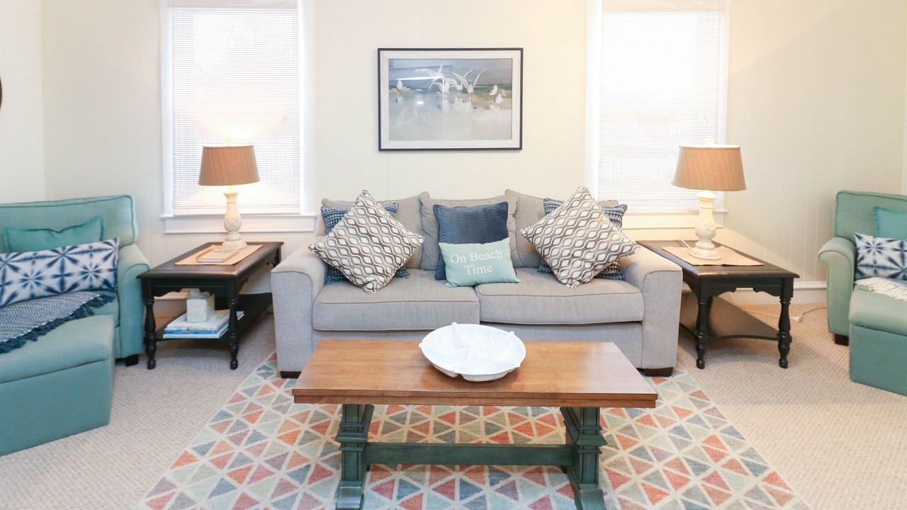 Photo of Livingroom in Town Bank
