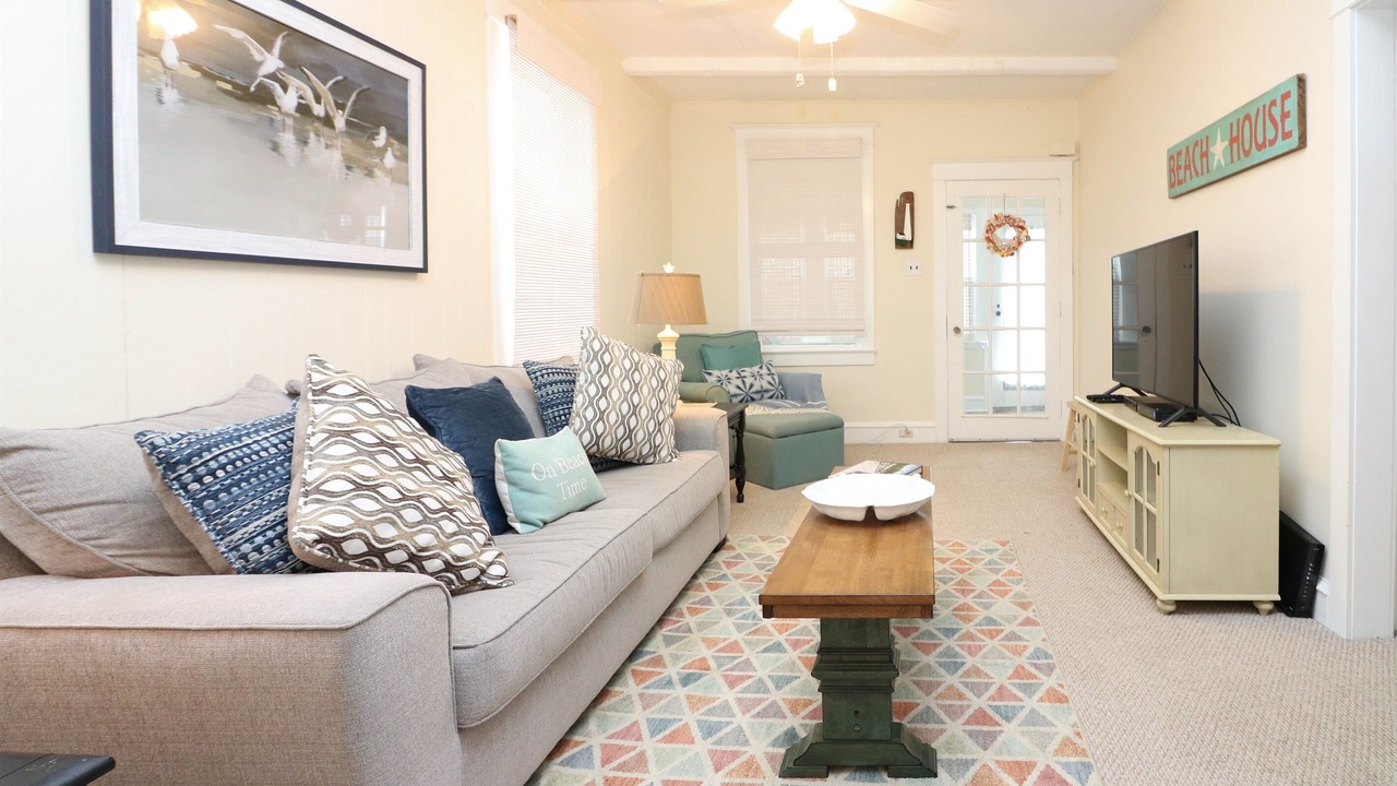 Photo of Livingroom in Town Bank