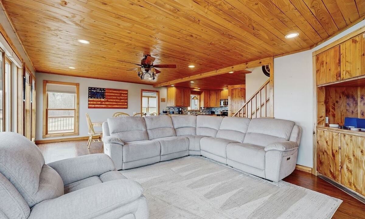 Photo of Livingroom in Bristol Hills