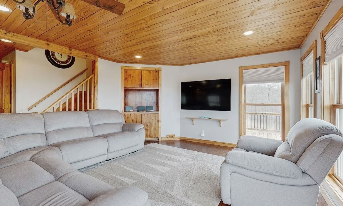 Photo of Livingroom in Bristol Hills