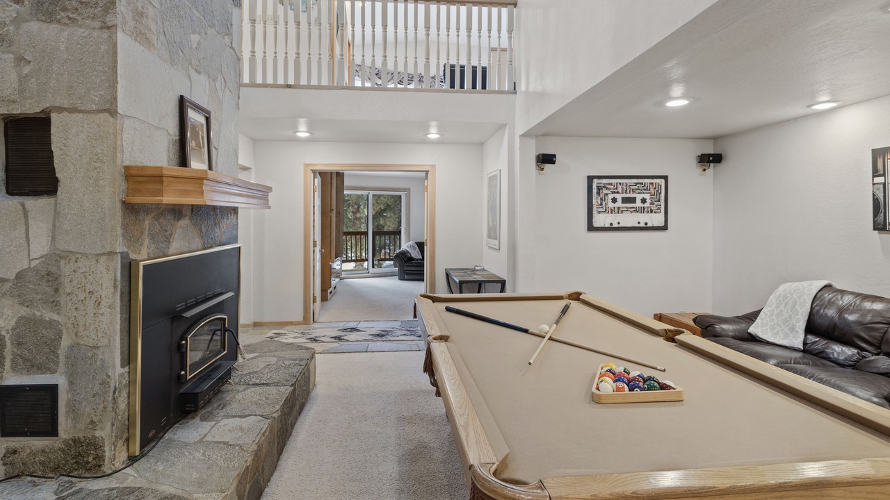 Photo of Livingroom in Round Hill Village