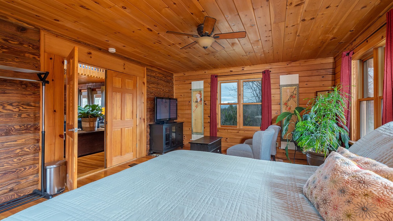 Photo of Bedroom in Asheville