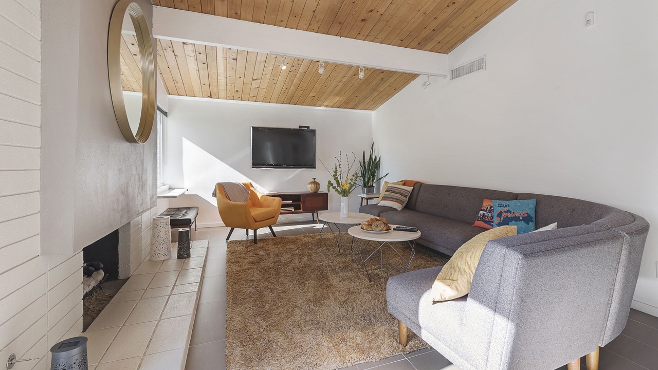 Photo of Livingroom in Racquet Club Estates