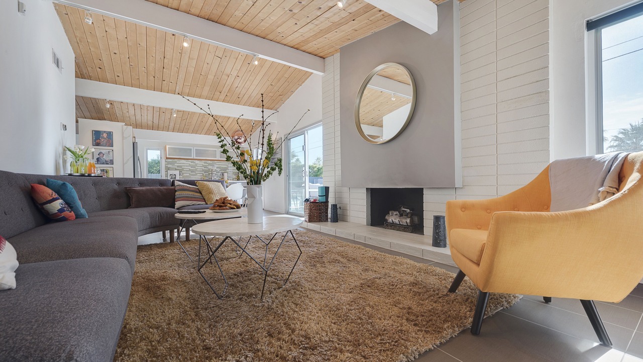 Photo of Livingroom in Racquet Club Estates