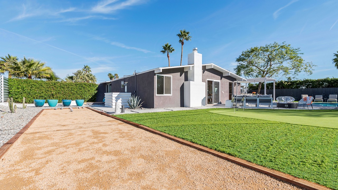 Photo of Outdoor in Racquet Club Estates