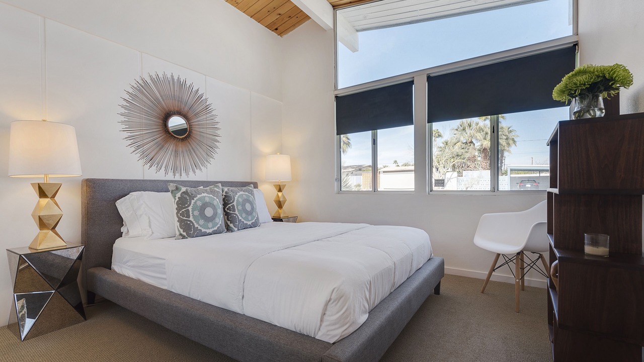 Photo of Bedroom in Racquet Club Estates