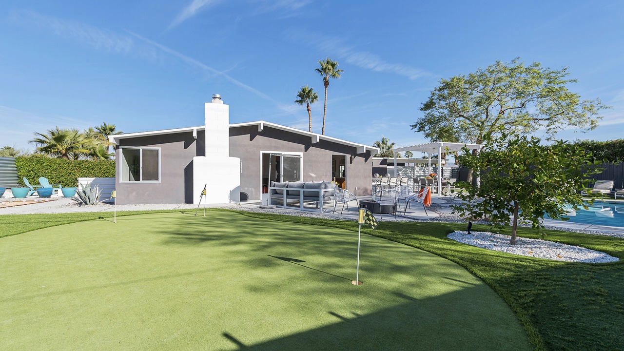 Photo of Outdoor in Racquet Club Estates