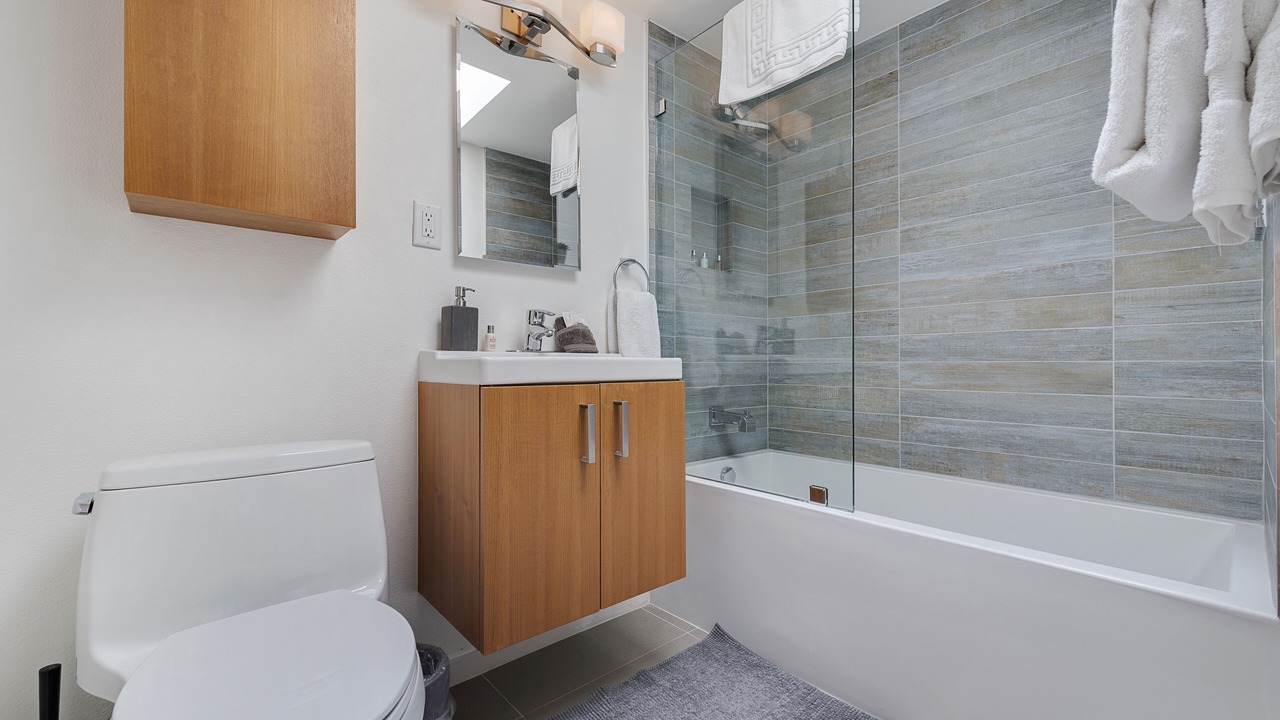 Photo of Bathroom in Racquet Club Estates