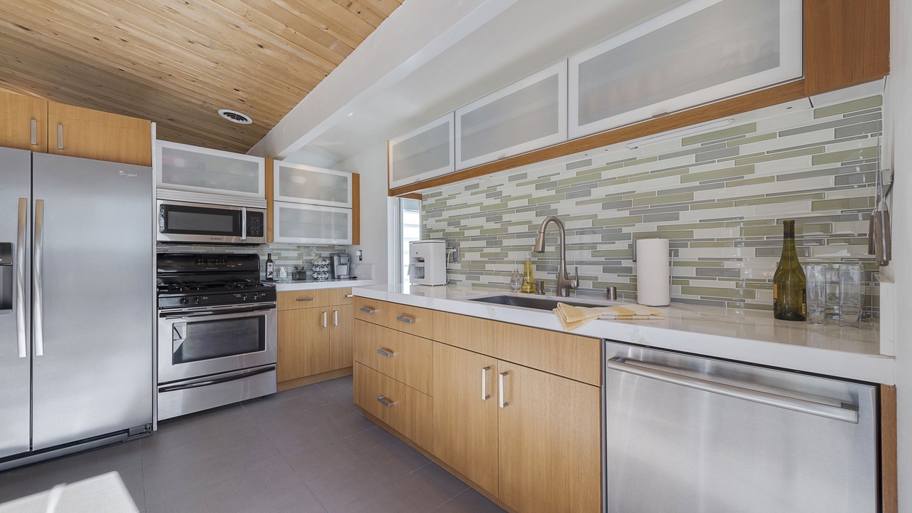 Photo of Kitchen in Racquet Club Estates