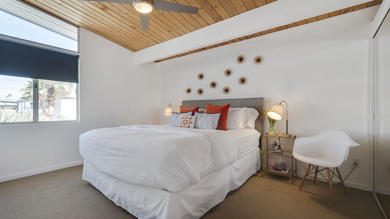 Photo of Bedroom in Racquet Club Estates