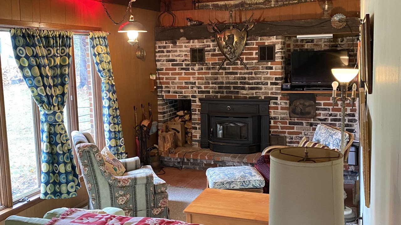 Photo of Livingroom in Findley Lake